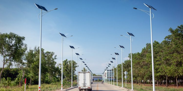 Uzaktan Erişimli Solar Aydınlatma Direkleri