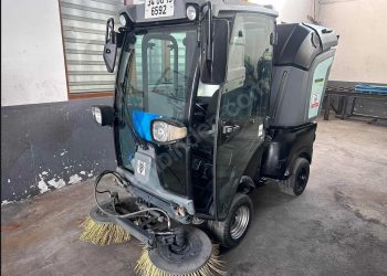 Kärcher MC 50 Yol Süpürme Aracı