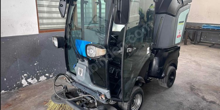 Kärcher MC 50 Yol Süpürme Aracı