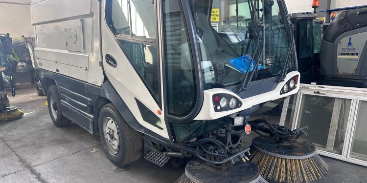 Johnston CX 400 Bakımlı Süpürge